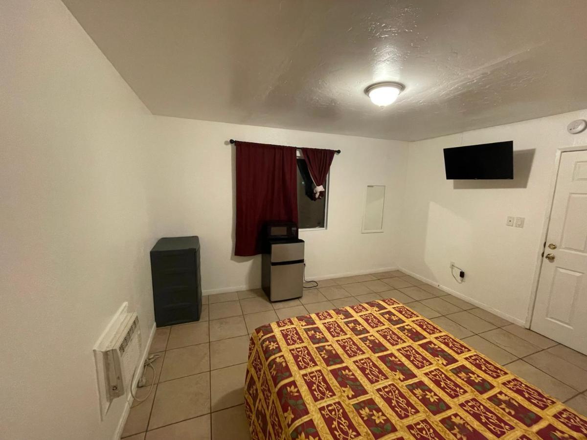 Crown Inn & Suites Spring Valley  Bagian luar foto