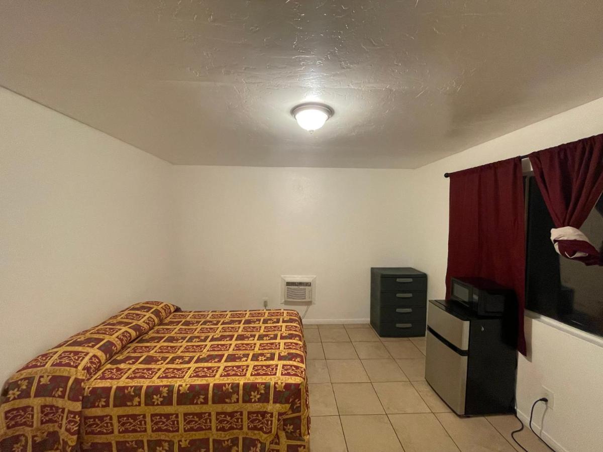 Crown Inn & Suites Spring Valley  Bagian luar foto