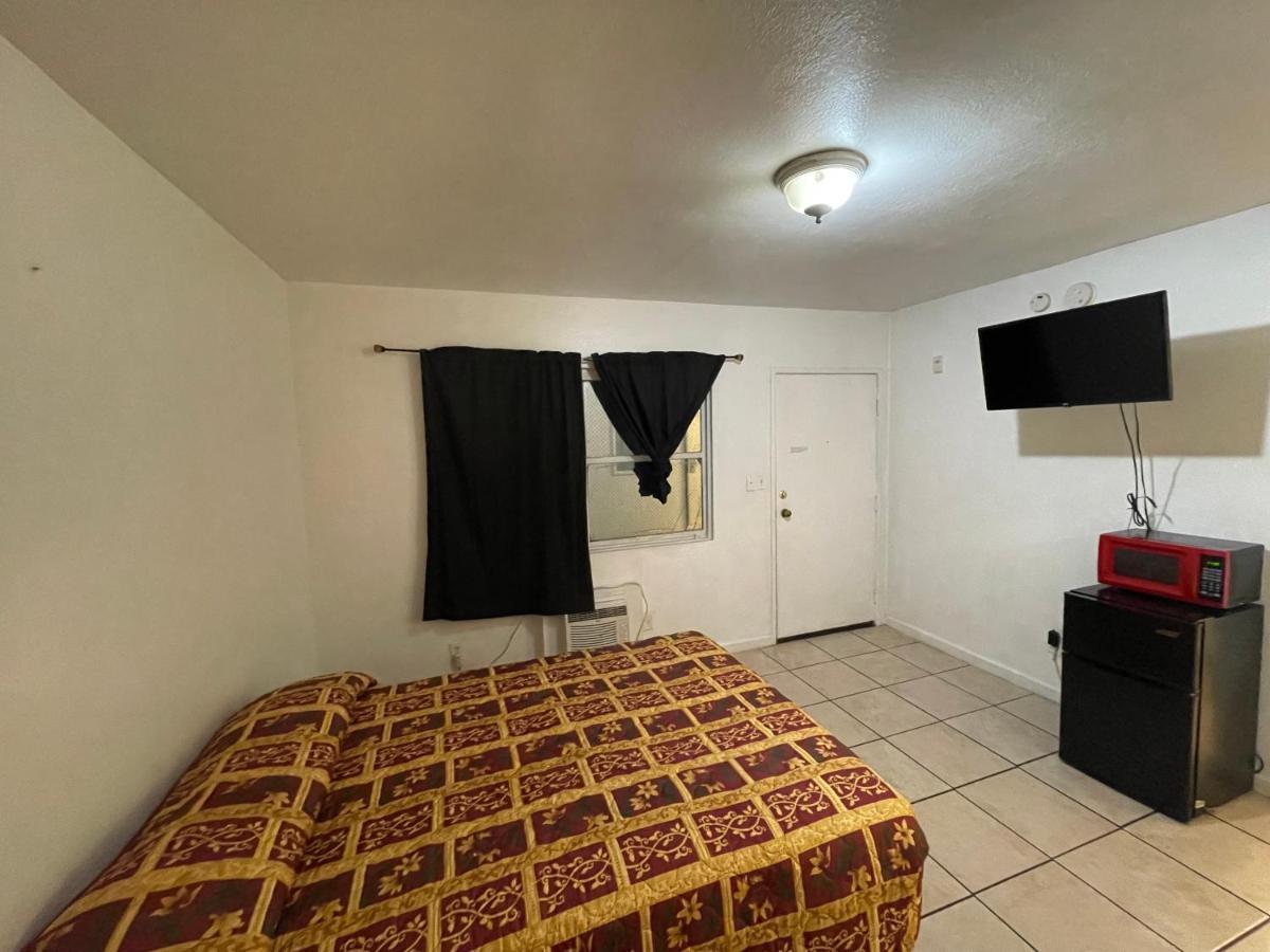 Crown Inn & Suites Spring Valley  Bagian luar foto