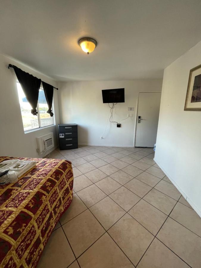 Crown Inn & Suites Spring Valley  Bagian luar foto