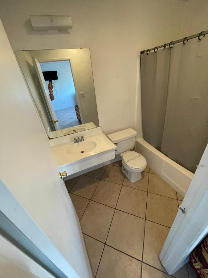 Crown Inn & Suites Spring Valley  Bagian luar foto