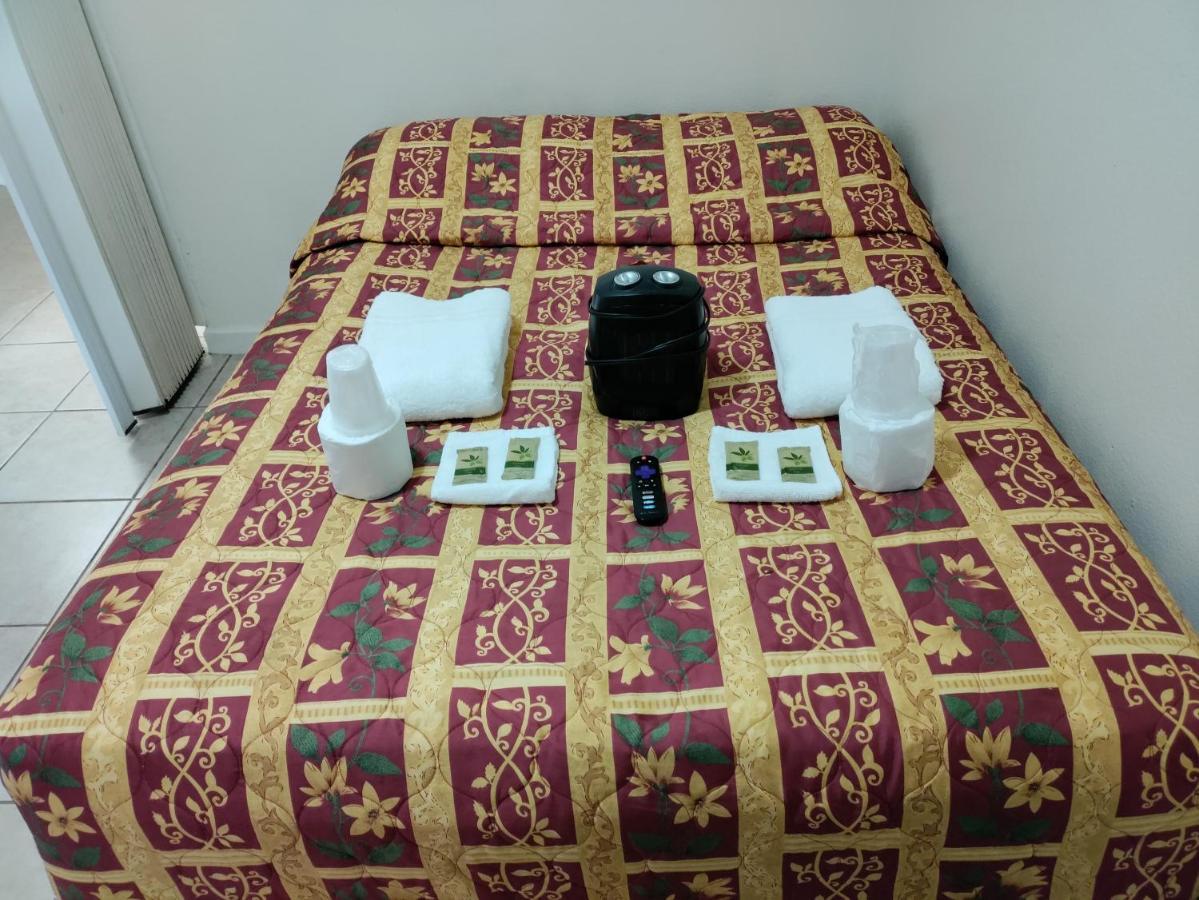 Crown Inn & Suites Spring Valley  Bagian luar foto