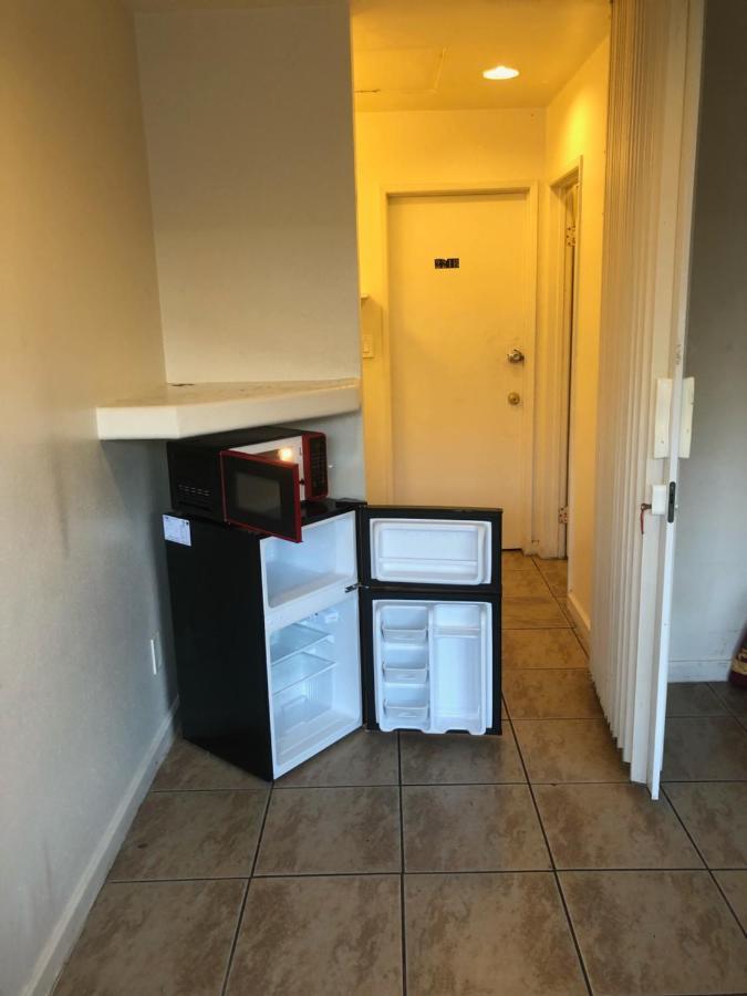 Crown Inn & Suites Spring Valley  Bagian luar foto