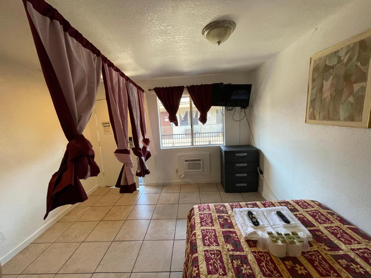 Crown Inn & Suites Spring Valley  Bagian luar foto