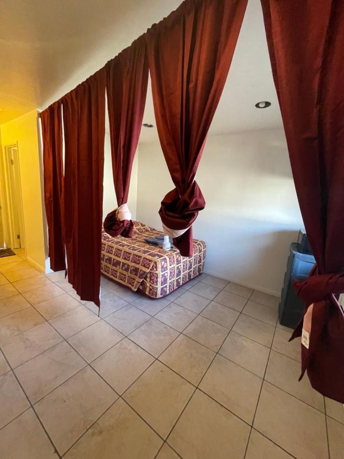 Crown Inn & Suites Spring Valley  Bagian luar foto
