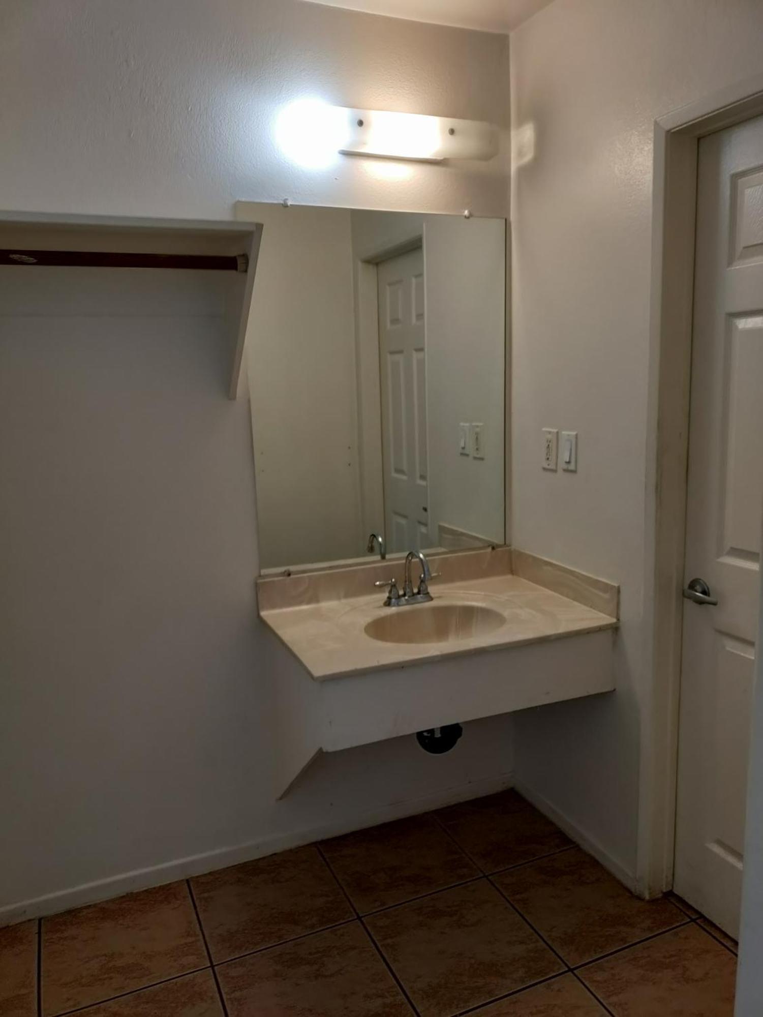 Crown Inn & Suites Spring Valley  Bagian luar foto